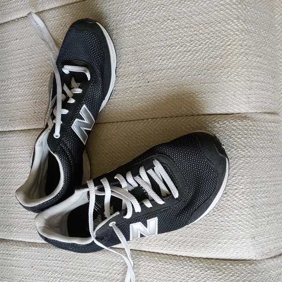 New balance size 5.5 athletic shoes - Picture 2 of 7